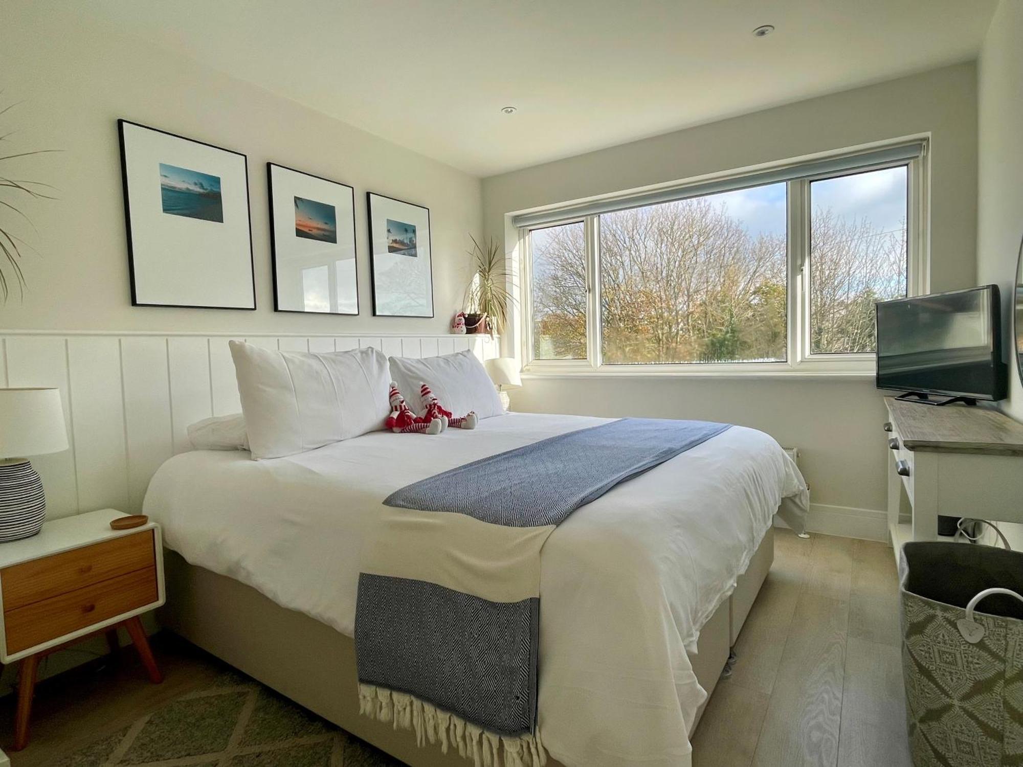 Seafeathers - Luxury Holiday Home With Sea Views Overcombe エクステリア 写真