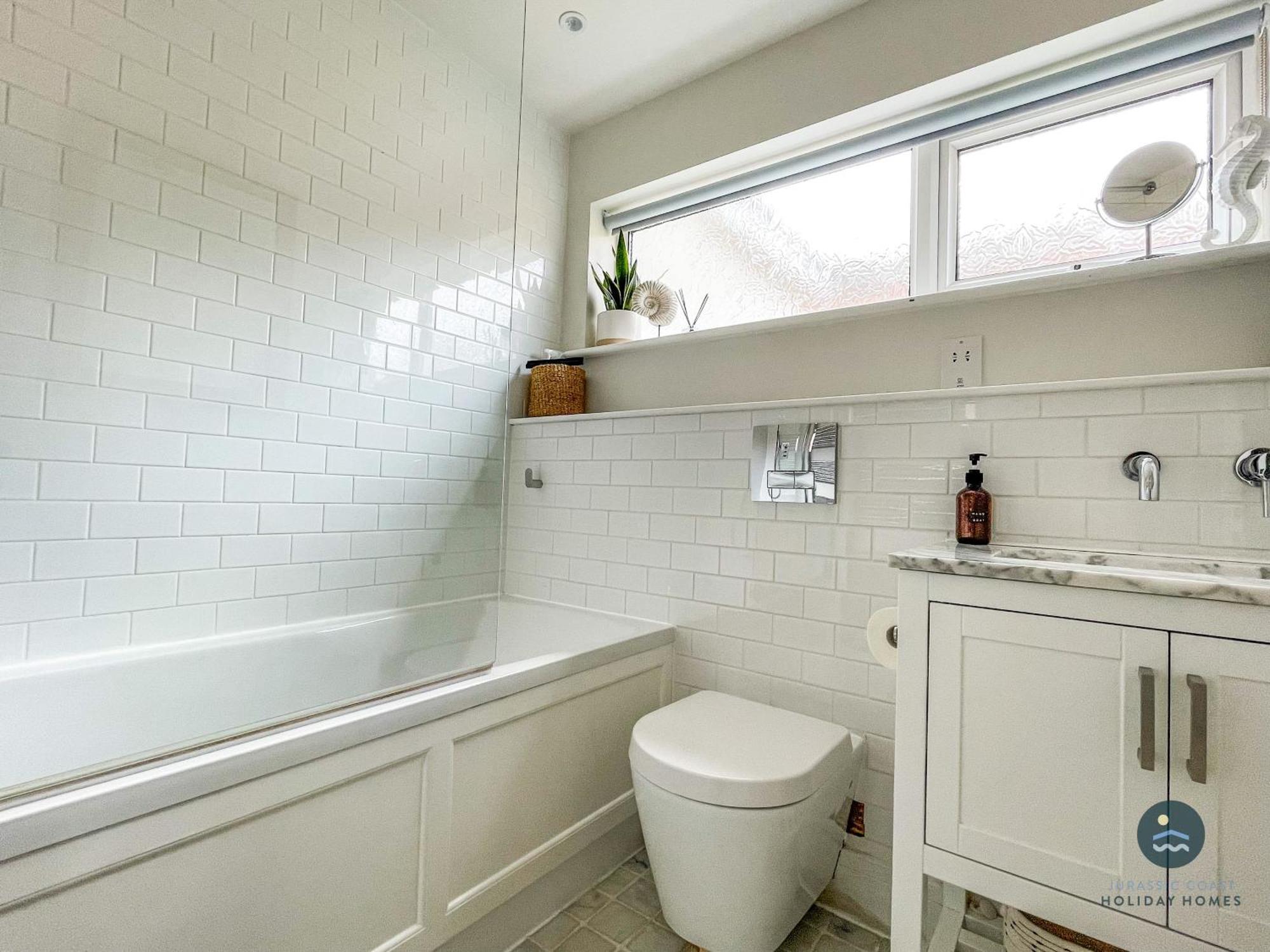 Seafeathers - Luxury Holiday Home With Sea Views Overcombe エクステリア 写真