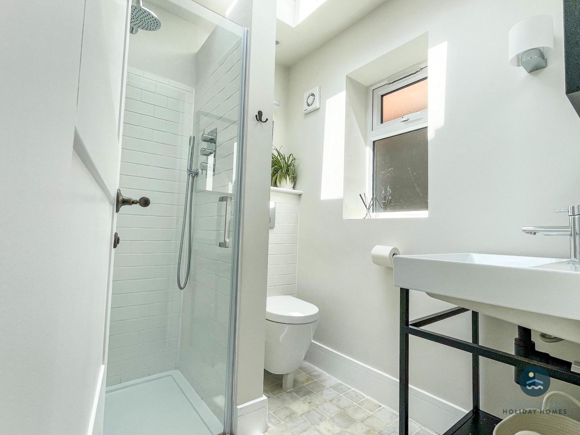 Seafeathers - Luxury Holiday Home With Sea Views Overcombe エクステリア 写真
