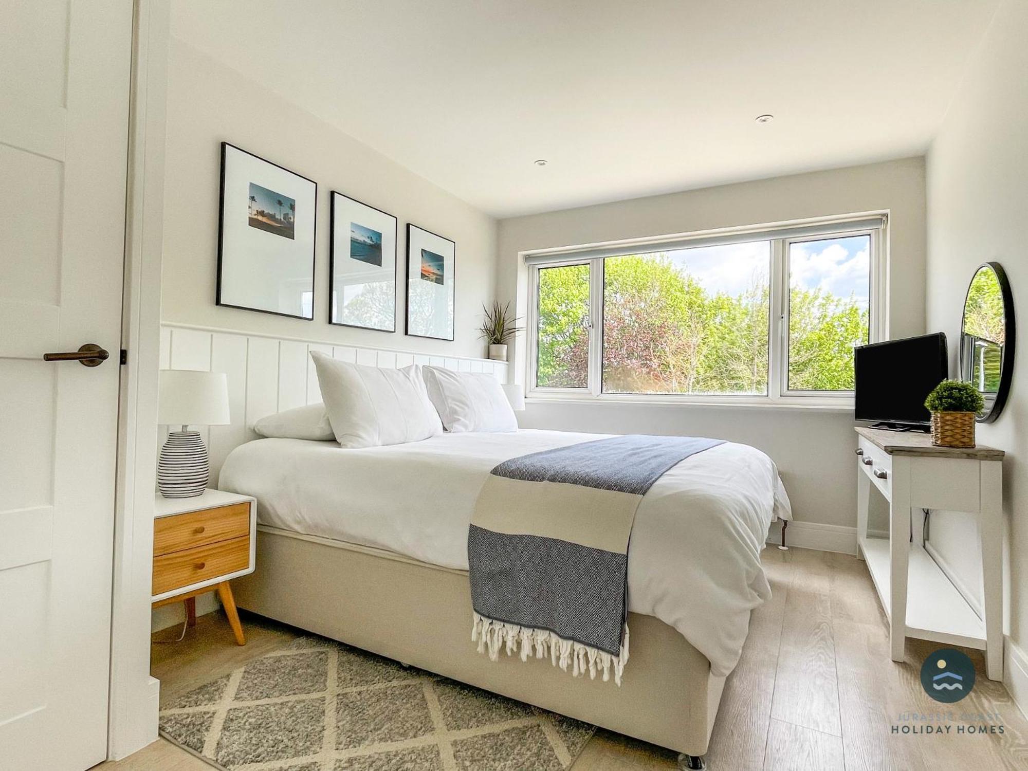 Seafeathers - Luxury Holiday Home With Sea Views Overcombe エクステリア 写真