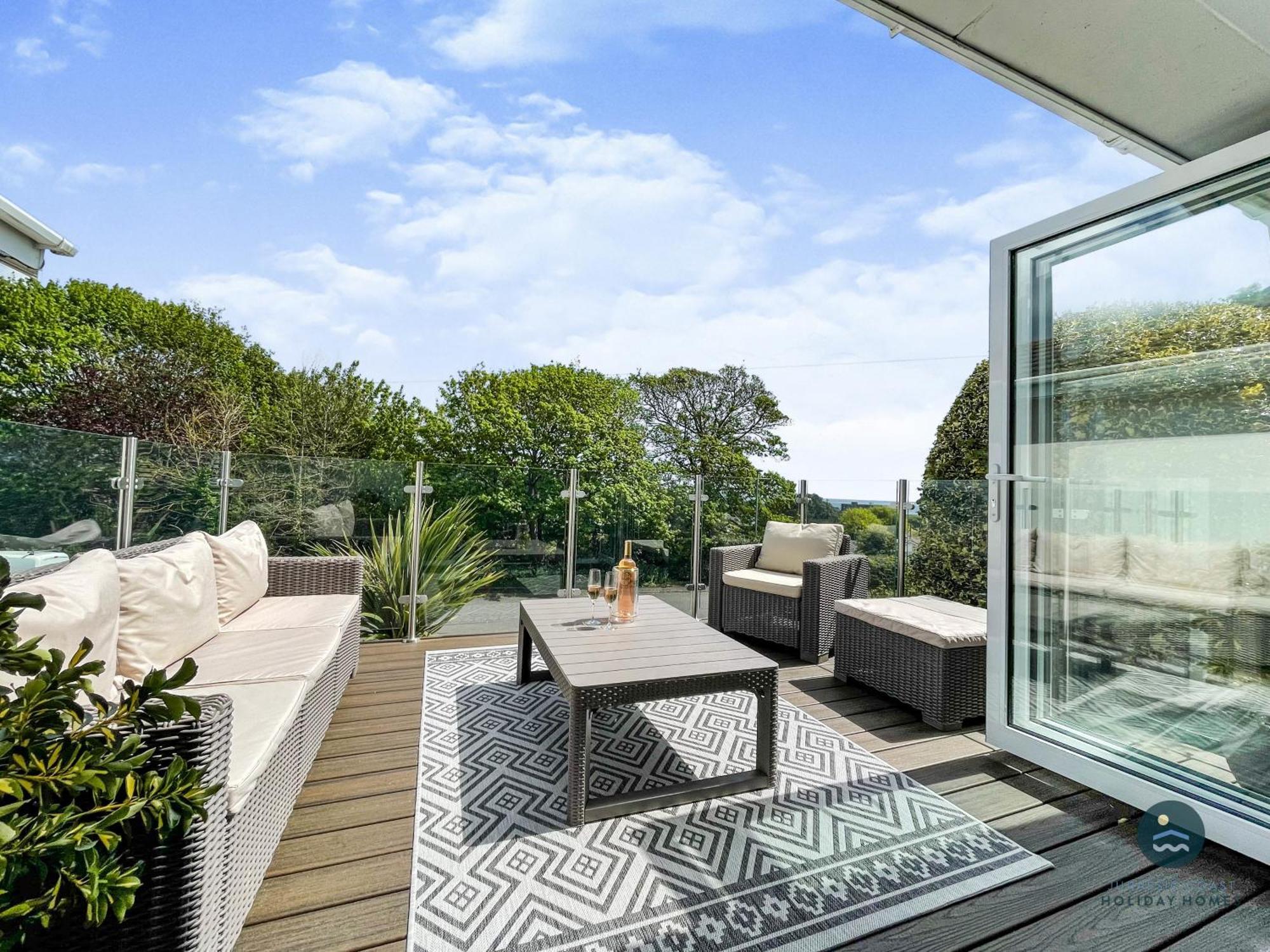 Seafeathers - Luxury Holiday Home With Sea Views Overcombe エクステリア 写真